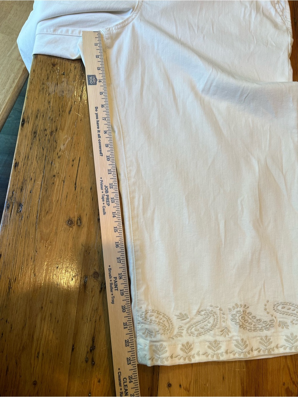 White Cropped Wide Leg Jeans with Subtle Embroidered Hem Classic NWT - Picture 11 of 12
